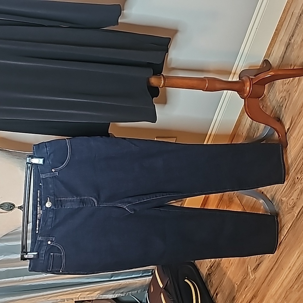 Chico's so slimming Girlfriend slim leg ankle jeans